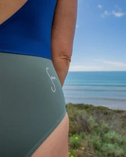 Pacific One Piece - Island (RC-Skin) 10 Pacific One Piece - Island (RC-Skin) -Swim Supply Store SEEA Pacific Onepiece Island 4X5 4