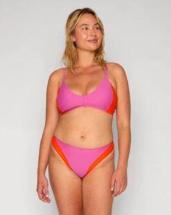 Vega Bikini Top - Jazzberry -Swim Supply Store SEEA Vega Bikini Jazzberry 4X5 7 bb6d7a3d 49c1 4f1f 9bb7 89952d3620e0
